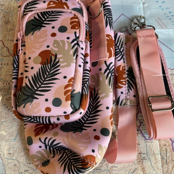 Bag for Stanley 40 Oz Tumbler Neoprene Pouch with Adjustable Strap Carabiner - Picture 5 of 5